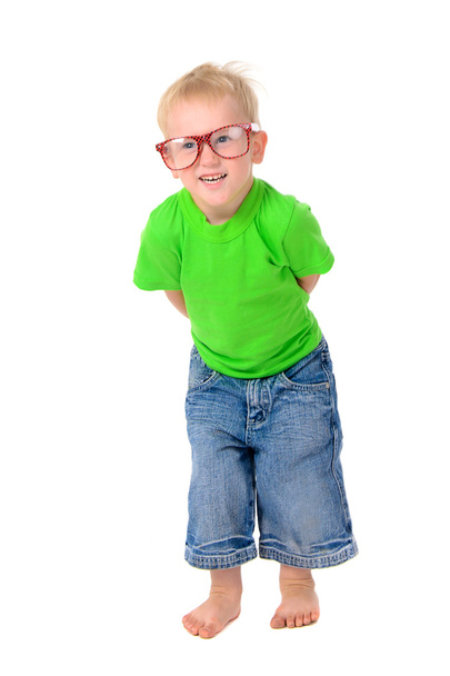 Garçon drôle avec des lunettes en chemise verte
 - Photo, image