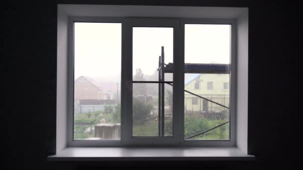 Pencerenin dışındaki bir sağanağın 4K görüntüsü - Video, Çekim