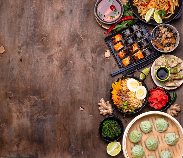 Aasialaista ruokaa. Kiinalainen, japanilainen ja thaimaalainen keittiö - Valokuva, kuva