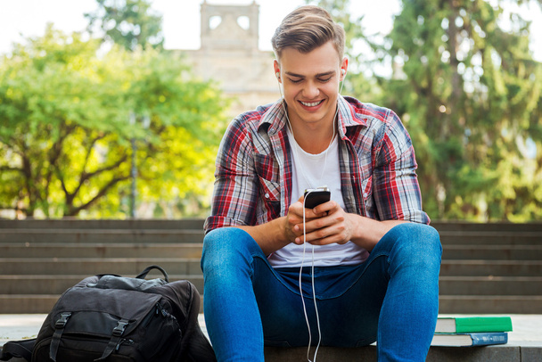 Student listening to MP3 Player - Фото, изображение