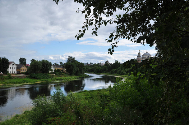 Panoramic view of the river bend. View of the domes of the old monastery and residential buildings. - Valokuva, kuva