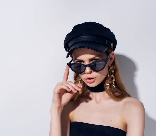 pretty woman sunglasses posing fashion isolated background - Fotografie, Obrázek