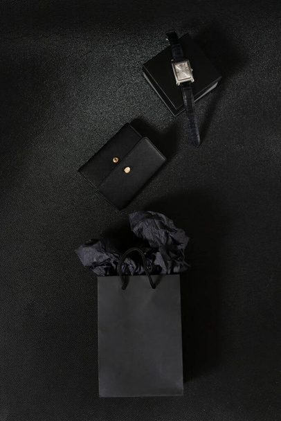 Üres fekete ajándékdobozok. Fekete Péntek. Fekete alapon - Fotó, kép