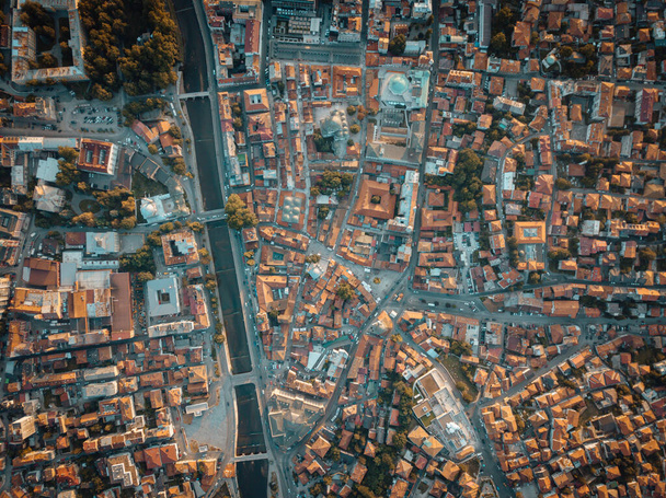 Directamente encima del centro de Sarajevo, Bosnia - Foto, Imagen