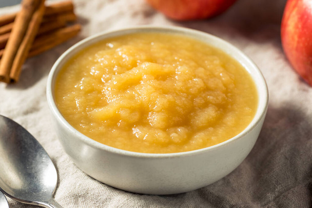Healthy Organic Raw Apple Sauce in a Bowl - Zdjęcie, obraz