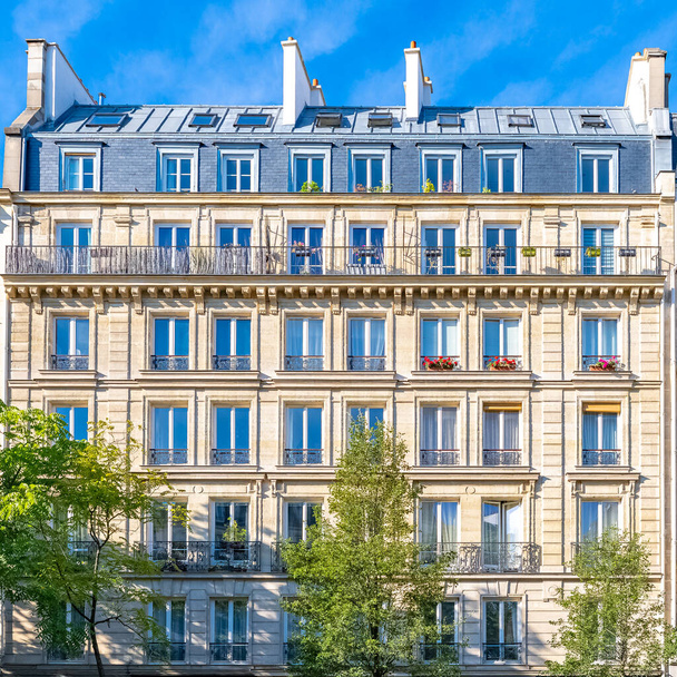 Paryż, typowe budynki w Marais, w centrum francuskiej stolicy - Zdjęcie, obraz