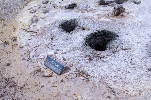 Гризли Фумароле в грязевом вулкане Йеллоустонского национального парка - Фото, изображение
