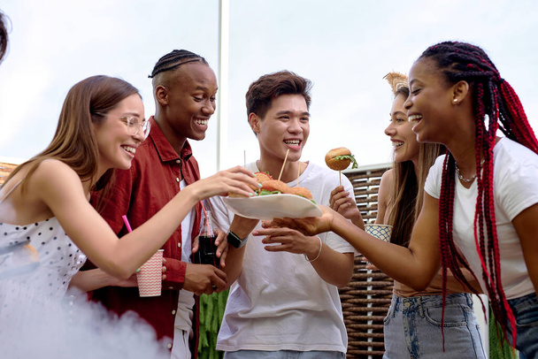 Group of happy diverse friends having fun at barbecue party outdoor in backyard - Foto, imagen