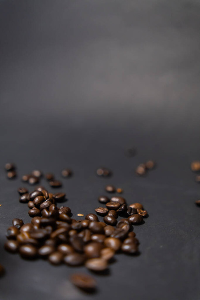 Pile of roasted coffee beans with dark gray background - Foto, Bild