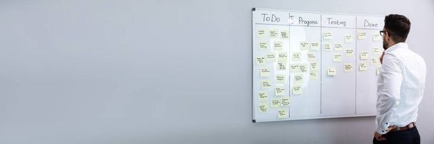 Kanban Business Project Board. Businessman Manager Looking At Notes - Foto, imagen
