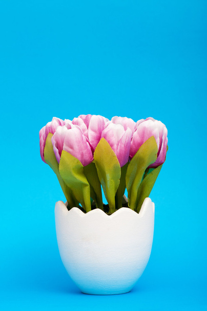 Colorful tulip flowers in the white pot - Fotoğraf, Görsel