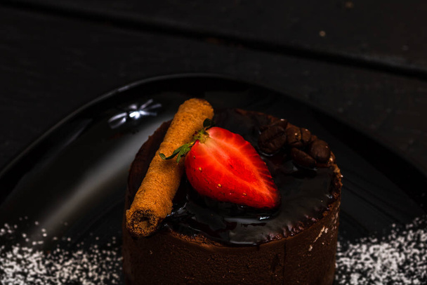Schokoladenmousse-Dessert. Schokoladenkuchen - Foto, Bild