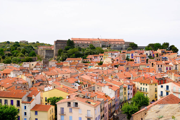 Kaupungin ilmakuva Colliouren linnasta Languedoc-Roussillon Ranska - Valokuva, kuva