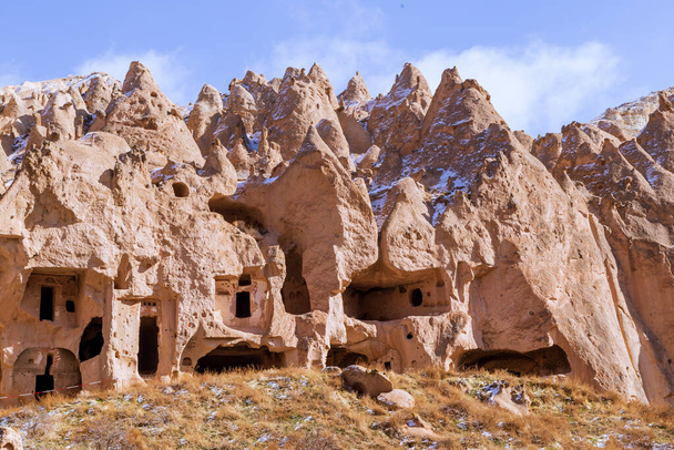 Panaromikus kilátás a Zelt-völgy Nemzeti Parkjára, Nevsehir, Cappadocia, Törökország. Kőképződmények Zelt-völgyben. - Fotó, kép