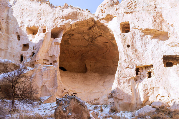 Veduta panaromica del Parco Nazionale della Zelve Valley, Nevsehir, Cappadocia, Turchia. Formazioni rocciose nella Zelve Valley. - Foto, immagini