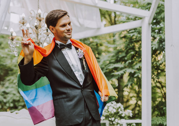Homosexual couple celebrating their own wedding - LBGT couple at wedding ceremony, concepts about inclusiveness, LGBTQ community and social equity - Фото, изображение