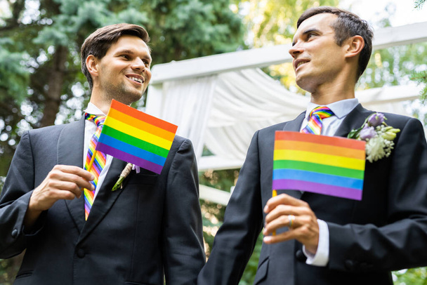 Homosexual couple celebrating their own wedding - LBGT couple at wedding ceremony, concepts about inclusiveness, LGBTQ community and social equity - Foto, imagen
