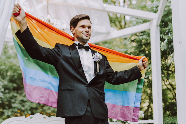 Homosexual couple celebrating their own wedding - LBGT couple at wedding ceremony, concepts about inclusiveness, LGBTQ community and social equity - Valokuva, kuva