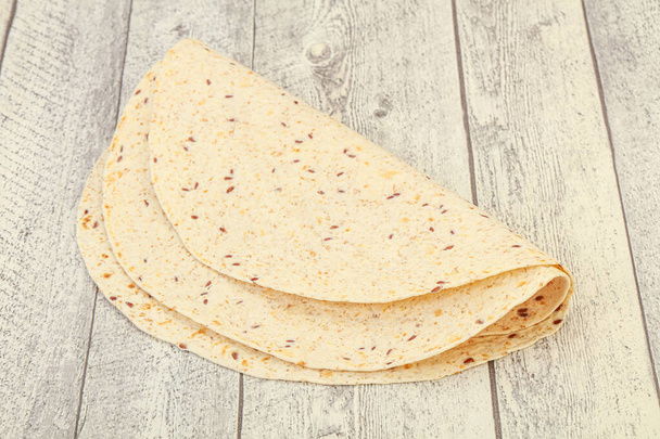 Meksikolainen keittiö - Tortilla paksu leipä viljalla - Valokuva, kuva