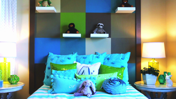 Luksusowe wnętrze sypialni - Materiał filmowy, wideo