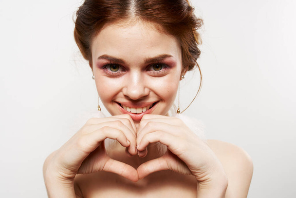 woman making heart gesture  close-up. High quality photo - Foto, afbeelding