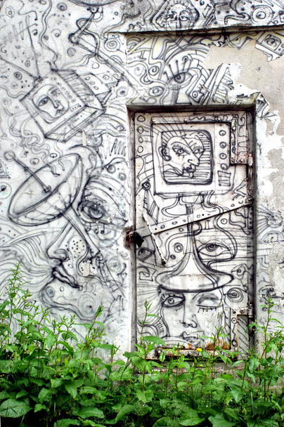 Граффити на дверях и стенах
 - Фото, изображение