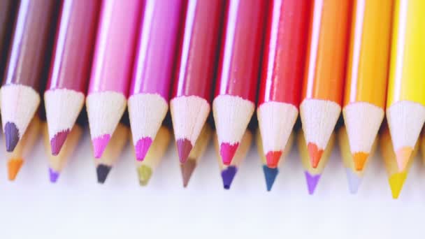Lápices de color para la escuela
 - Imágenes, Vídeo