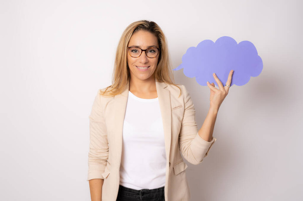 Young smiling business woman holding paper cloud isolated over white background. - Foto, immagini