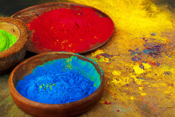 Indian Holi festival colours in small bowls on dark background - 写真・画像