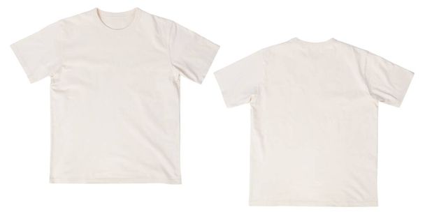 Blank beżowy t-shirt makieta przód itył izolowany na białym tle z ścieżką wycinania. - Zdjęcie, obraz