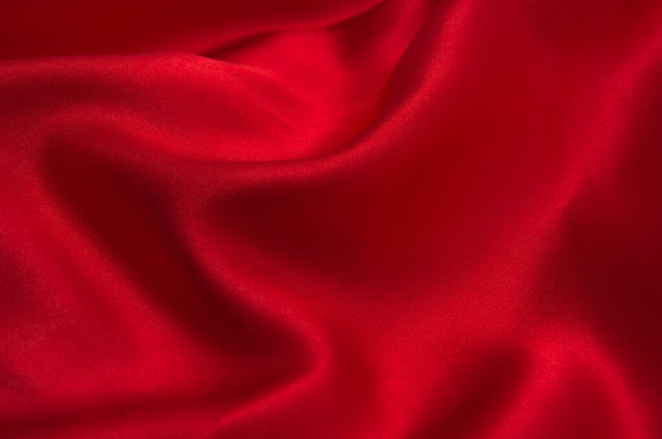 背景としての紅色のサテンまたは絹織物 - 写真・画像