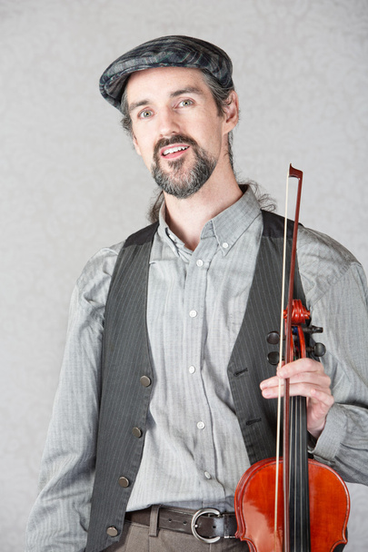 Cheerful Irish Fiddler with Instrument - Фото, зображення