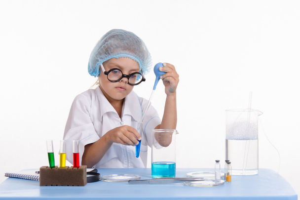 Mädchen verzaubert Laborerfahrung - Foto, Bild