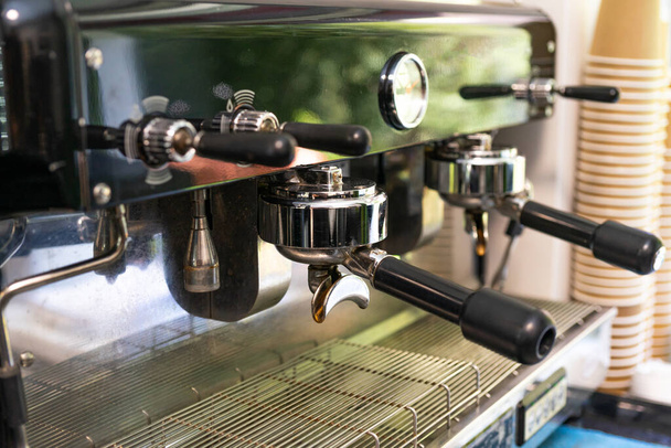 professional coffee machine in a cafe - Foto, afbeelding