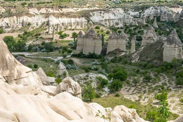 Bajeczna przyroda w pobliżu miasta Kaszin w Kapadocji - Zdjęcie, obraz