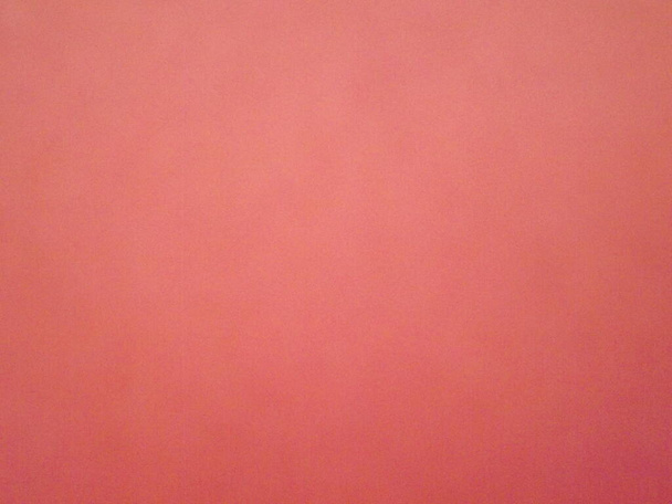 Borgogna, cremisi, rosso, superficie di carta rosa con una netta separazione dei colori come sfondo - Foto, immagini