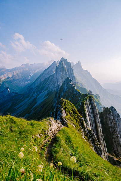 Schaefler Altenalptuerme cordilheira swiss Alpstein alpine Appenzell Innerrhoden Suíça, um cume íngreme do majestoso pico de Schaefler na cordilheira de Alpstein Appenzell,  - Foto, Imagem