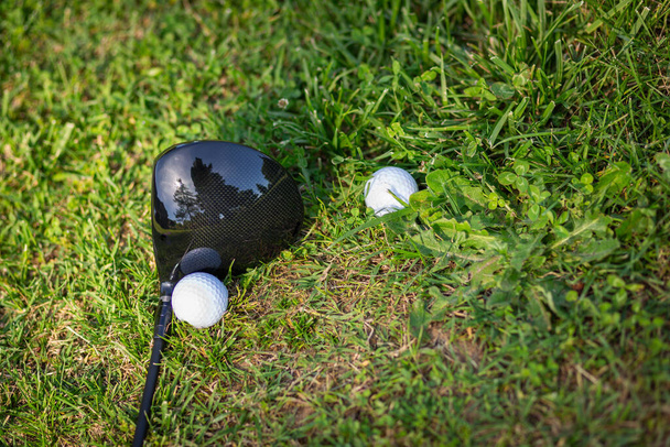 Golfschläger, Blass auf Grün, an einem Sommertag - Foto, Bild