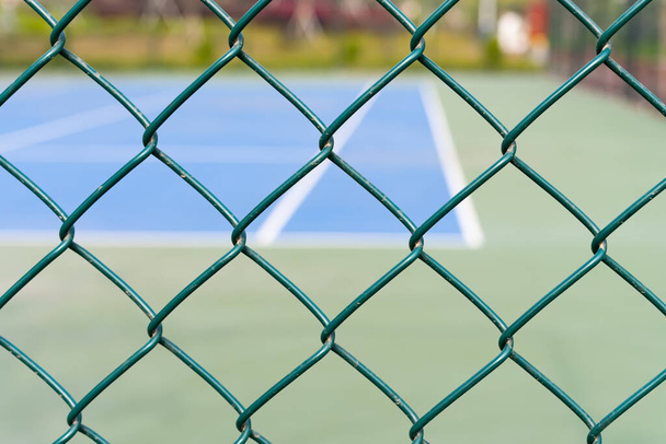 tennis court behine wire fence horizontal composition - Fotografie, Obrázek