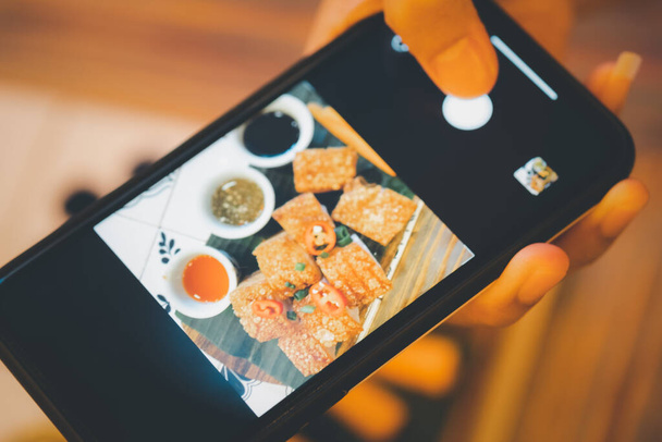 Blogger taking pictures of Thai food. Food photography. Close up - Foto, Imagen