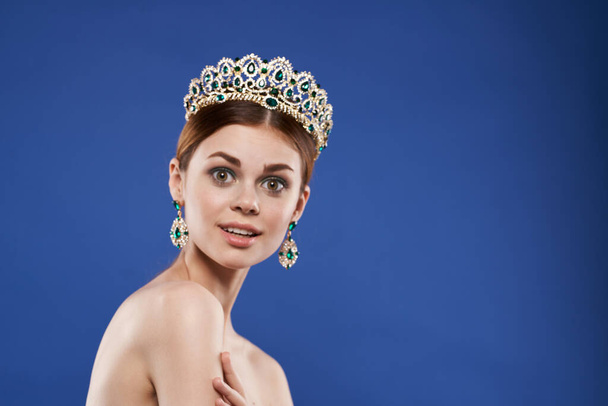 beautiful woman  with naked shoulders in crown posing. High quality photo - Φωτογραφία, εικόνα