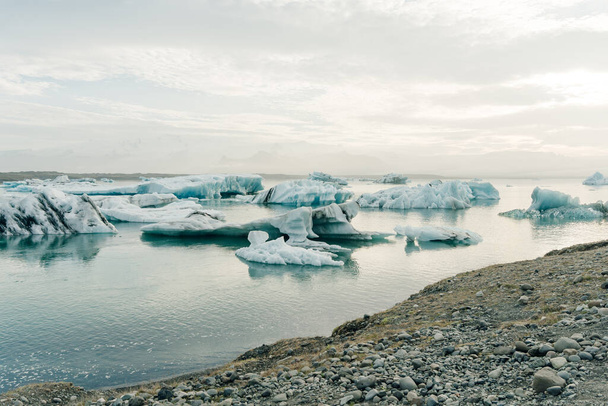 Jokulsarlon Glacier Lagoon and the Diamond Beach Situato nel Vatnajokull National Park nel sud dell'Islanda. Foto di alta qualità - Foto, immagini