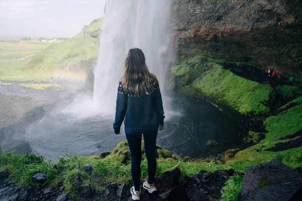 Seljalandsfoss, une cascade magnifique et touristique dans le sud de l'Islande. Photo de haute qualité - Photo, image