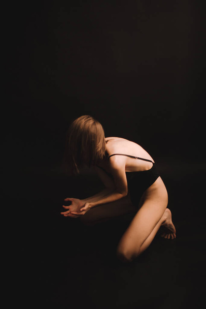 female back on a black background, fuzzy details of the female body - Foto, Imagen