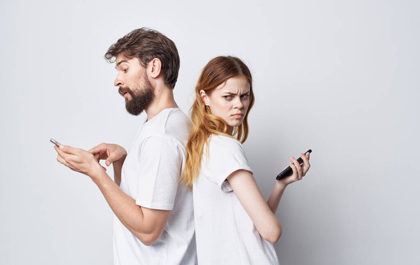 muž a žena rodina s telefony v ruce komunikace studio životní styl - Fotografie, Obrázek