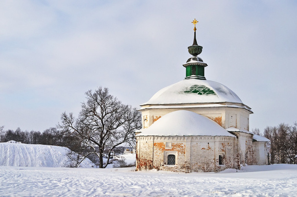 Древняя Пятницкая церковь в Суздале, Россия
 - Фото, изображение