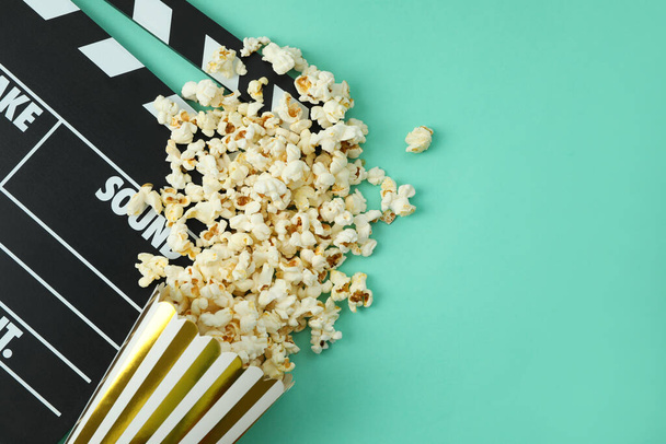 Clapperboard and popcorn isolated on white background. - Fotoğraf, Görsel
