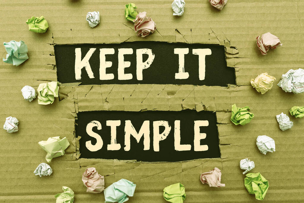 Концептуальный заголовок Keep It Simple. Слово за слово, чтобы спросить что-нибудь понятное, не вдавайтесь в подробности. - Фото, изображение