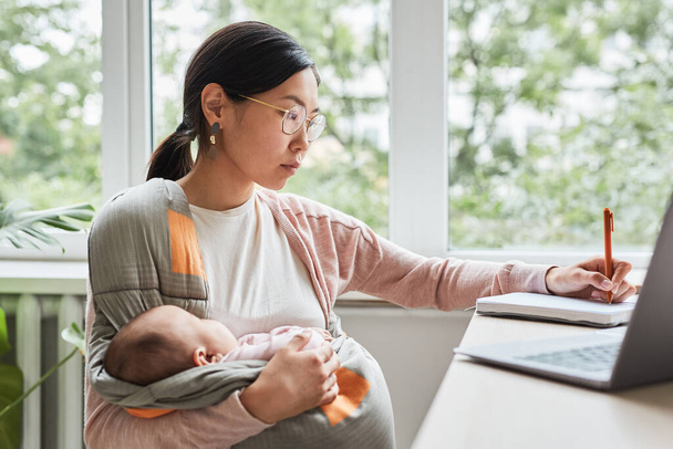 Woman working during maternity leave - Photo, Image