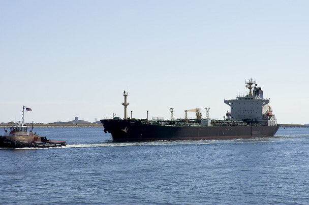 Öltanker und Schleppboot - Foto, Bild